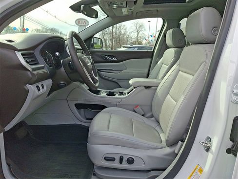 Used 2023 GMC Acadia SLT w/ Preferred Package image 14