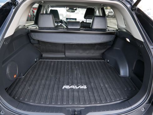 Used 2023 Toyota RAV4 XLE Premium image 18