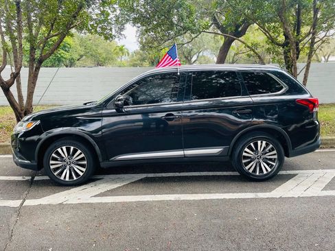Used 2020 Mitsubishi Outlander SEL image 2
