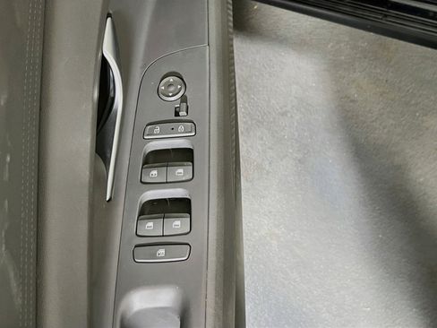 Used 2022 Hyundai Elantra SE w/ Cargo Package image 17