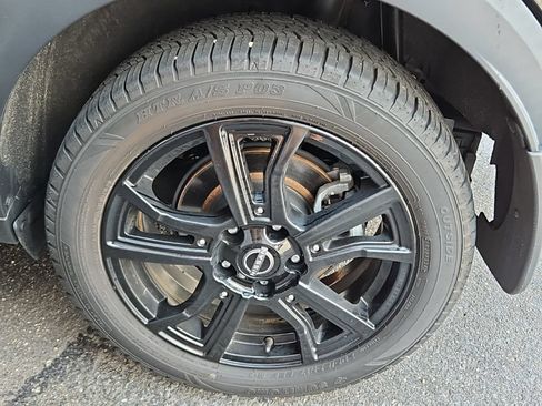 Used 2023 Nissan Kicks SR w/ SR Premium Package FWD image 29