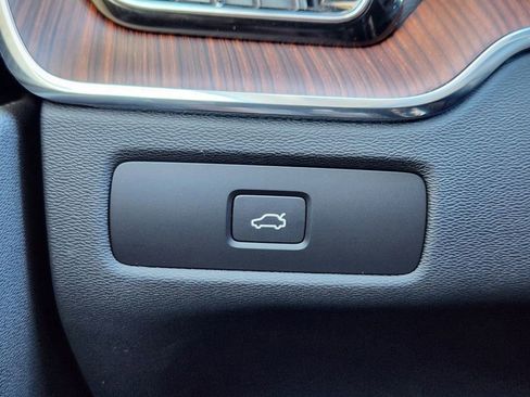 Used 2023 Volvo XC60 B6 Ultimate w/ Climate Package image 16