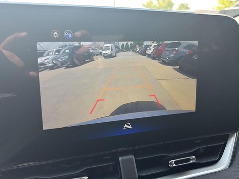 Used 2026 Chevrolet Equinox LT FWD image 12