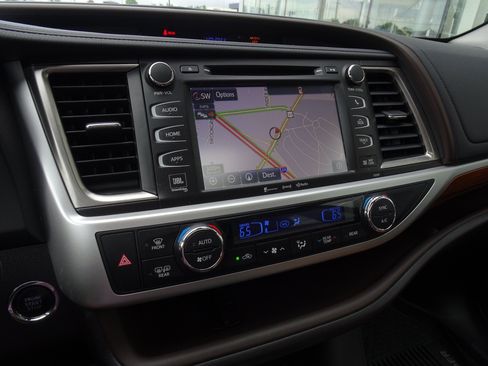 Used 2019 Toyota Highlander Limited AWD/4WD image 19