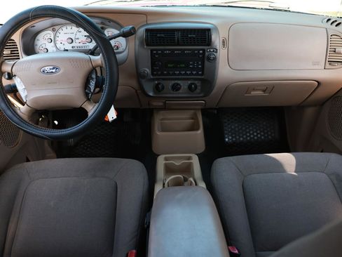 Used 2001 Ford Explorer Sport Trac 2WD image 2