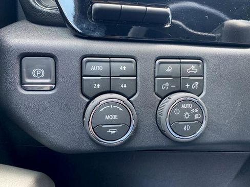New 2026 Chevrolet Silverado 2500 ZR2 w/ LPO, Dark Essentials Package AWD/4WD image 31