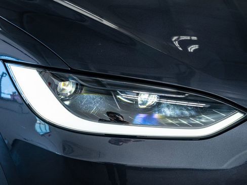 Used 2024 Tesla Model X image 18