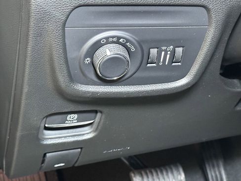 New 2025 Jeep Grand Cherokee Laredo image 19