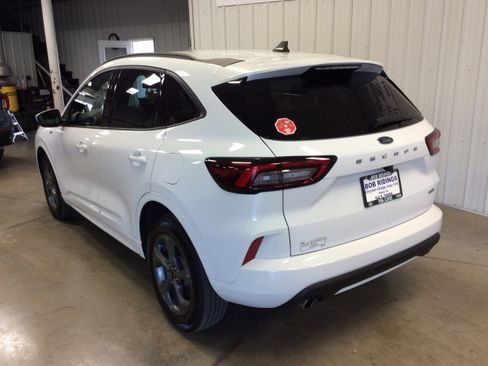 Used 2023 Ford Escape ST-Line Select AWD/4WD image 3