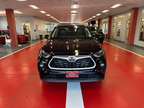 Certified 2024 Toyota Highlander XLE AWD/4WD image 8