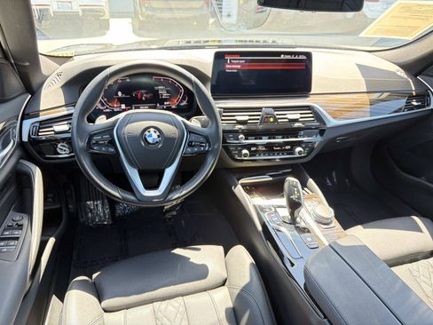 Used 2023 BMW 530i w/ Convenience Package RWD image 7