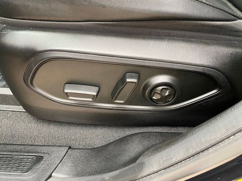 Used 2023 Jeep Grand Cherokee L Limited w/ Luxury Tech Group II image 37