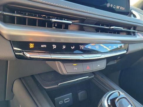 Used 2024 Cadillac XT4 Premium Luxury image 24