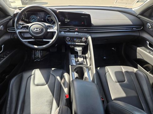 Used 2025 Hyundai Elantra Limited FWD image 18
