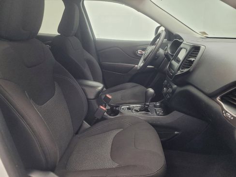 Used 2020 Jeep Cherokee Latitude AWD/4WD image 21