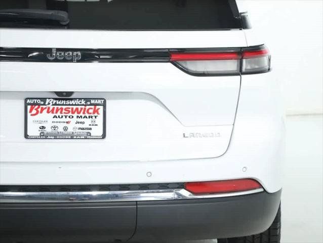 Used 2023 Jeep Grand Cherokee Laredo AWD/4WD image 45