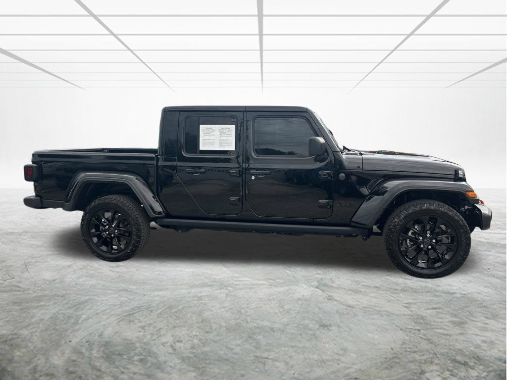 Used 2025 Jeep Gladiator Sport AWD/4WD image 3