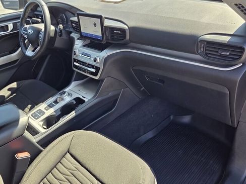 Used 2021 Ford Explorer XLT image 16