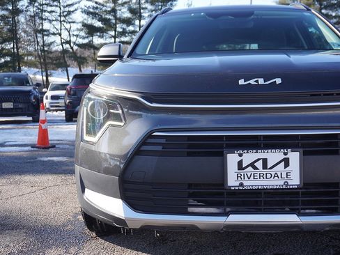 Used 2023 Kia Niro LX image 12