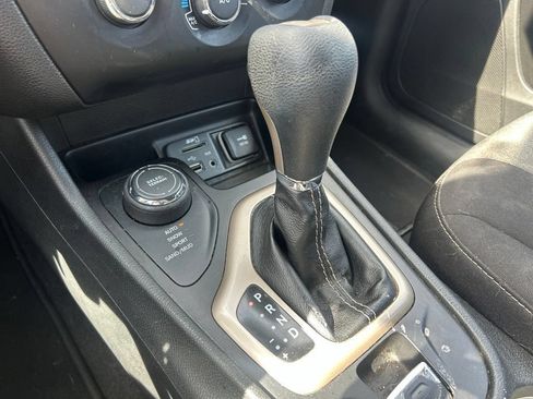 Used 2015 Jeep Cherokee Sport w/ Sport Appearance Group AWD/4WD image 26