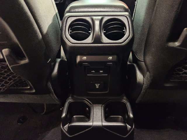 Used 2020 Jeep Wrangler Unlimited Rubicon w/ Dual Top Group AWD/4WD image 27