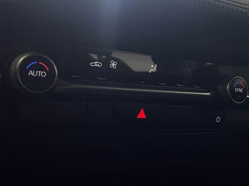 Used 2024 MAZDA MAZDA3 s image 28