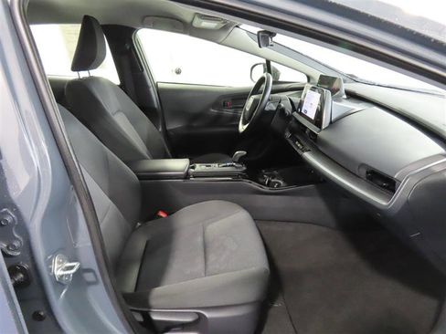 Used 2024 Toyota Prius LE FWD image 32