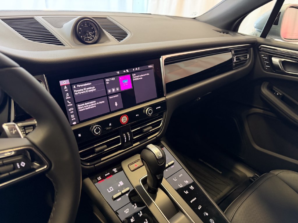 New 2026 Porsche Macan AWD/4WD image 18