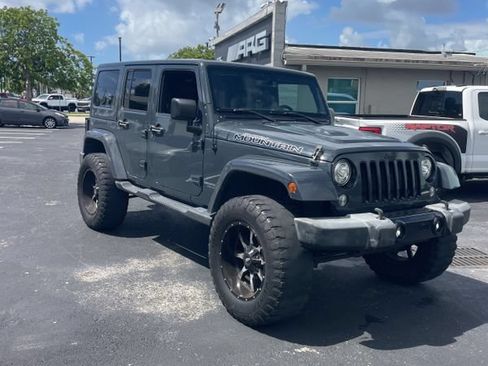 Used 2017 Jeep Wrangler Unlimited Sahara AWD/4WD image 4