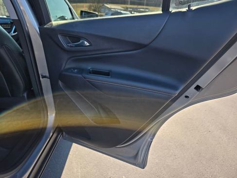 Used 2018 Chevrolet Equinox Premier image 17