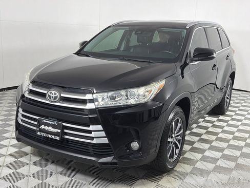 Used 2019 Toyota Highlander XLE image 10