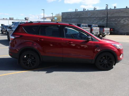 Used 2018 Ford Escape SE w/ SE Sport Appearance Package AWD/4WD image 4