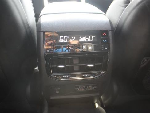 Used 2023 Jeep Grand Cherokee L Summit w/ Luxury Tech Group V AWD/4WD image 34