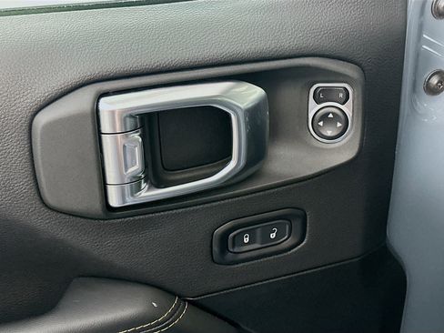 Used 2025 Jeep Wrangler Sahara image 15