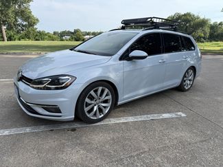 Used 2019 Volkswagen Golf SE image 1