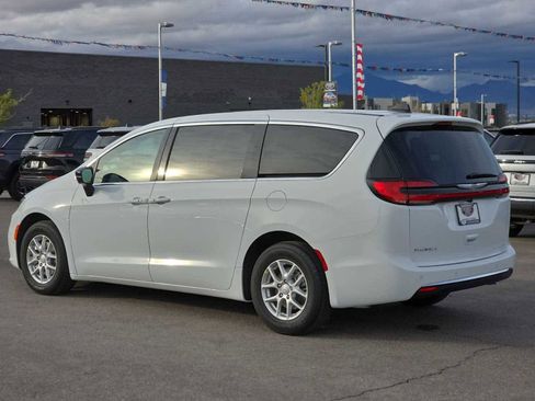 New 2026 Chrysler Pacifica Select FWD image 12