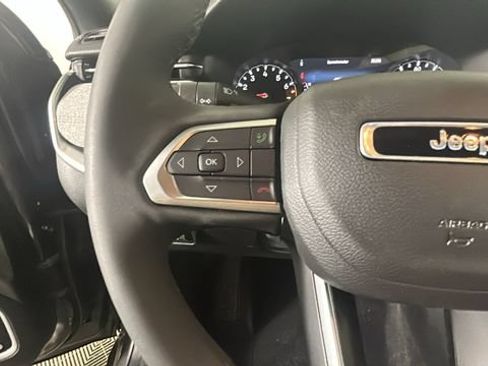 Used 2024 Jeep Compass Latitude w/ Sun and Sound Group AWD/4WD image 17