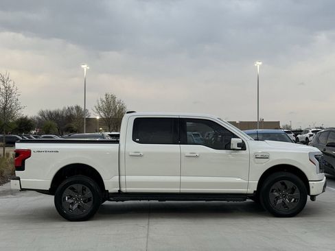 Used 2022 Ford F150 Lightning Lariat image 3