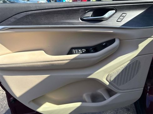 Used 2023 Jeep Grand Cherokee Limited w/ Luxury Tech Group II image 13