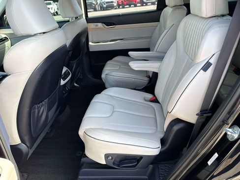 Used 2023 Hyundai Palisade Limited FWD image 13
