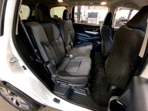 Certified 2022 Subaru Ascent Premium w/ Convenience Package AWD/4WD image 19