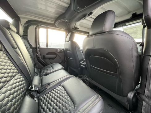 New 2025 Jeep Gladiator Sport image 24