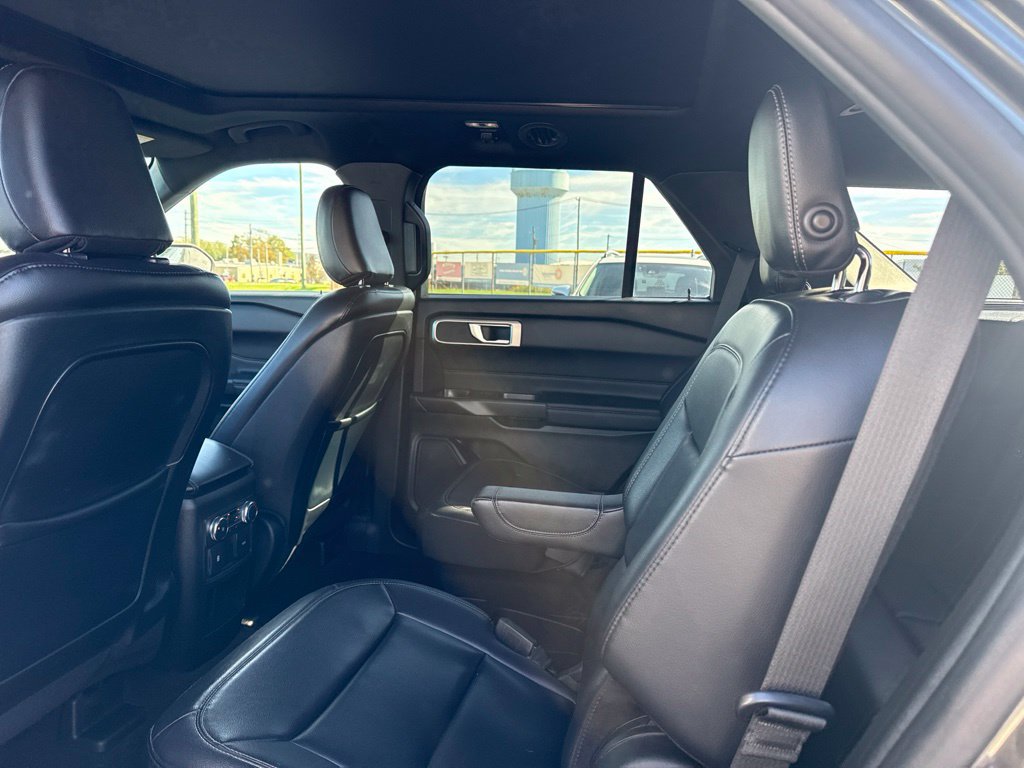 Used 2020 Ford Explorer XLT w/ Equipment Group 202A AWD/4WD image 10