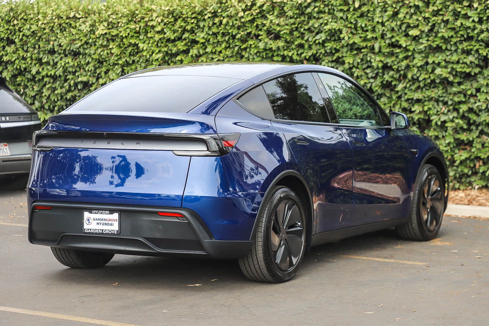Used 2026 Tesla Model Y 2WD image 5
