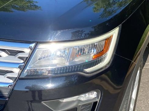 Used 2019 Ford Explorer XLT w/ Equipment Group 201A FWD image 5