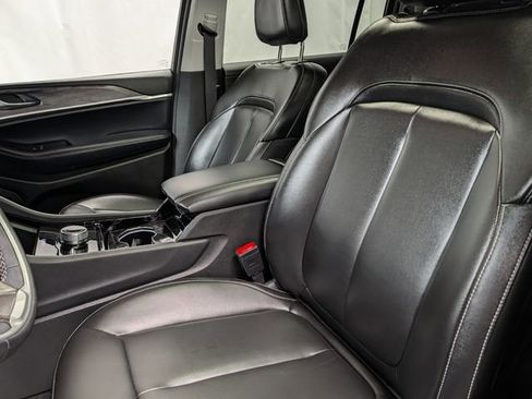 Used 2023 Jeep Grand Cherokee L Limited AWD/4WD image 10