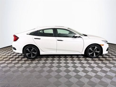 Used 2018 Honda Civic Touring image 5