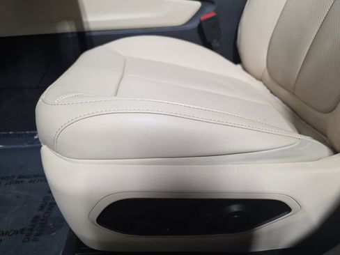 Used 2025 Jeep Grand Cherokee Limited w/ Luxury Tech Group II image 31