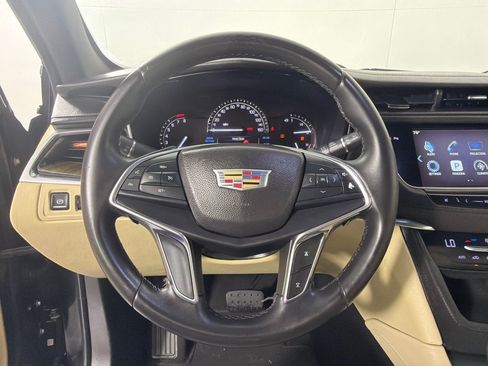 Used 2017 Cadillac XT5 FWD image 11
