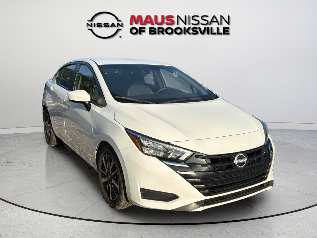 Used 2025 Nissan Versa SV FWD image 3